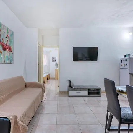 Peaceful Mellieha Stay, Walk To Stunning Beach! Апартаменты *