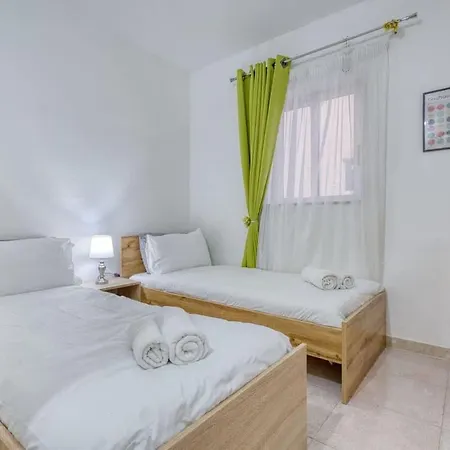Peaceful Mellieha Stay, Walk To Stunning Beach!