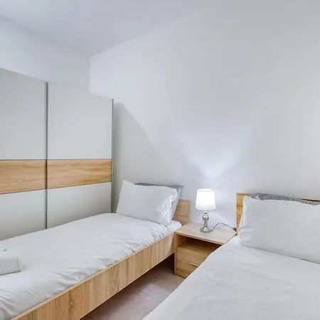 Peaceful Mellieha Stay, Walk To Stunning Beach! *