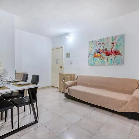 Peaceful Mellieha Stay, Walk To Stunning Beach! Апартаменты *